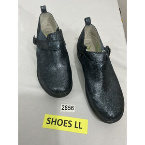 Womans Align Arya 10 W Blue Shimmer Leather Slip Resistance Nursing Shoe Clogs